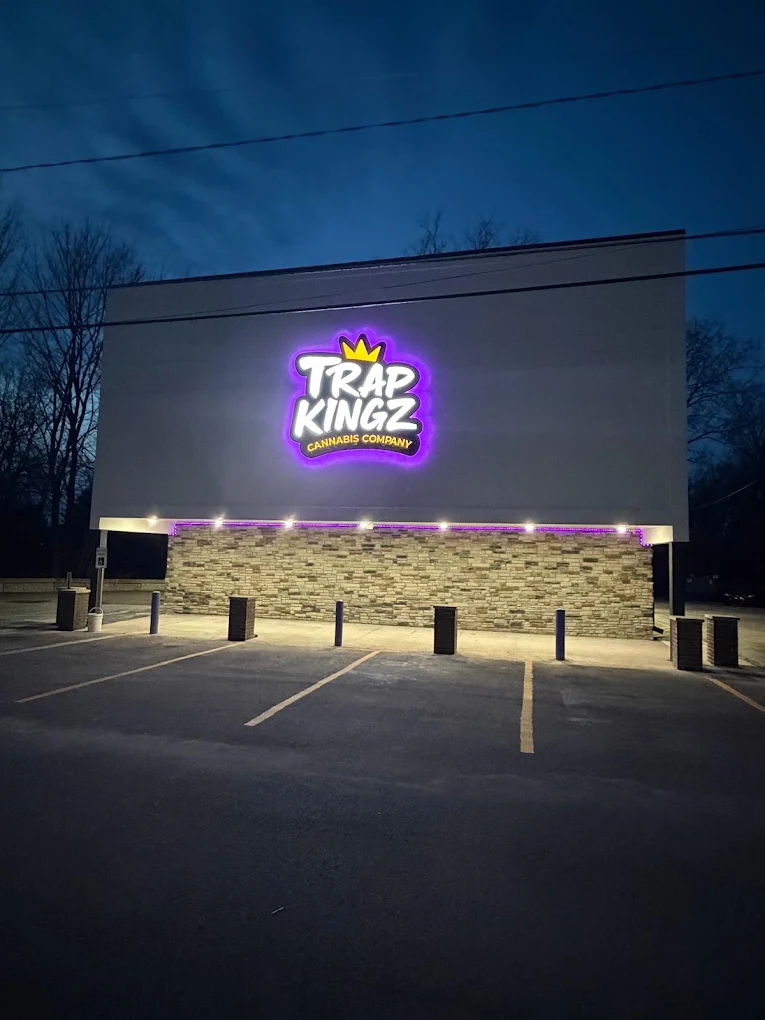 Trap Kingz store front night